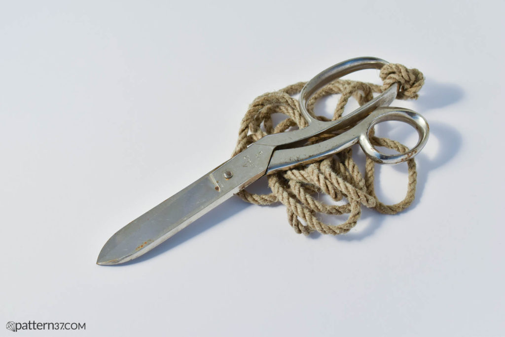 Stretcher bearer's scissors